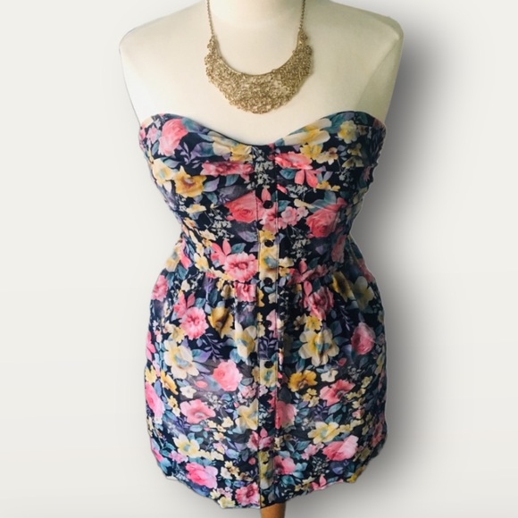 Forever 21 Dresses & Skirts - 🔴F21 strapless floral dress size small